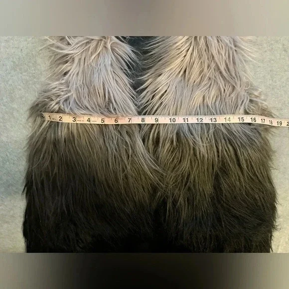 BKE black ombré faux fur vest size M - Picture 4 of 5
